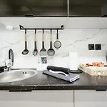 Center Apartment *