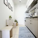 Center Apartment *